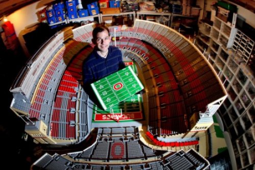 Модель стадиона из кубиков Lego