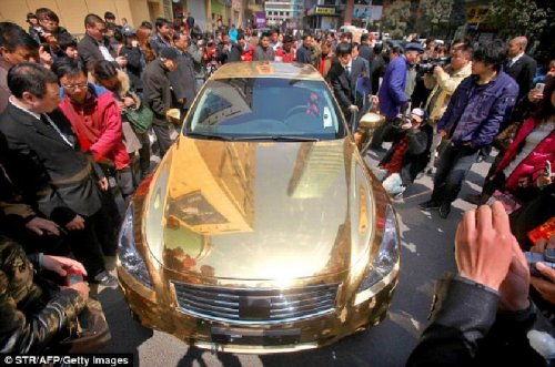 Полицией была конфискована машина из чистого золота