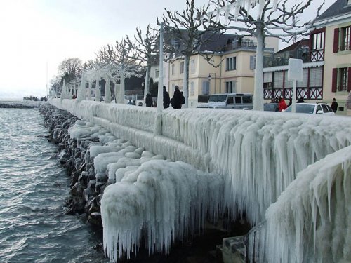 Ледовые скульптуры на Женевском озере