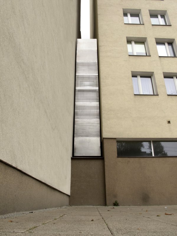 Самый узкий в мире дом построен в Польше