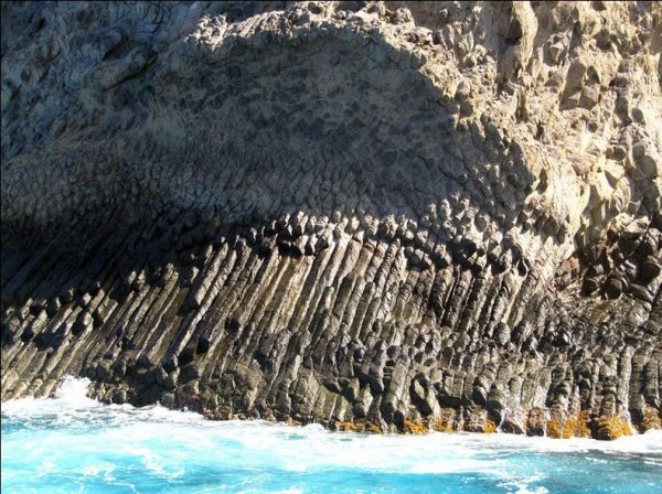 Красивые базальтовые скалы Лос Органос