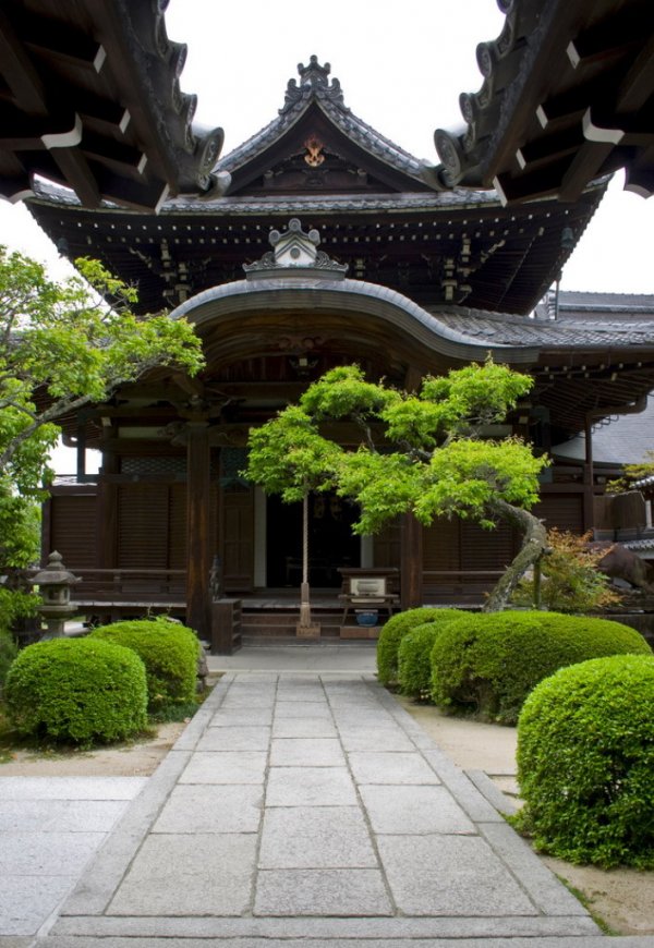 Живописный замковый комплекс Нидзё в Японии