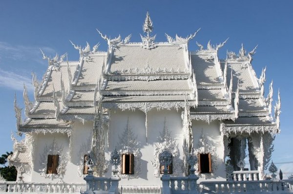 Ват Ронг Кхун: Буддийский храм, созданный по научно-фантастическим фильмам