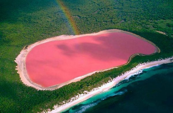Розовое озеро Хильер в Австралии