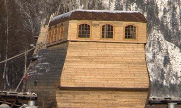 Русский Джек Воробей строит свой пиратский корабль «Чёрная жемчужина»