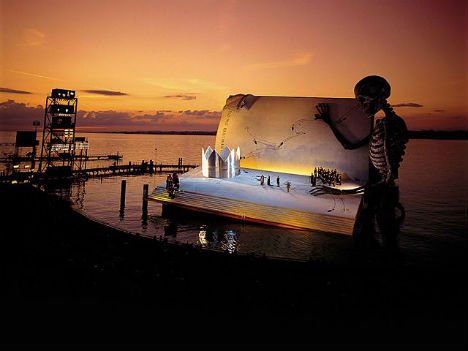 Архитектура для театральных постановок: 10 великолепных оперных сцен и платформ