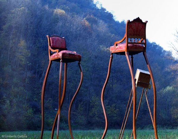 Сюрреалистическая мебель от Умберто Даттолы (6 фото)