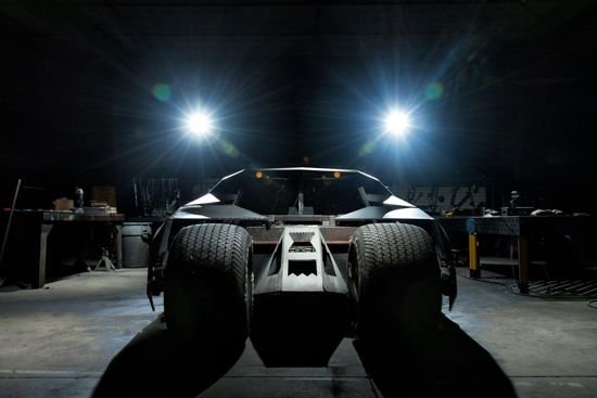 Гоночная команда создаёт Бэтмобиль, допущенный к эксплуатации на дорогах общего пользования, для дорожного ралли «Gumball 3000»