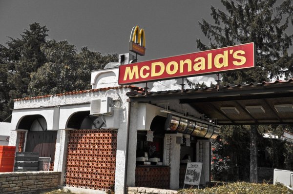 Коллекция фотографий McDonald's со всего мира (29 шт)