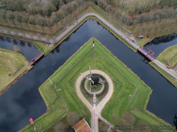 Нидерландский Форт Буртанье, построенный в форме звезды