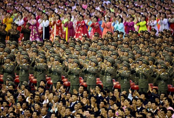 Красочное шоу в честь празднования 60-летия со дня окончания Корейской войны (14 фото)