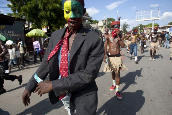 На Гаити состоялся Карнавал цветов (21 фото)