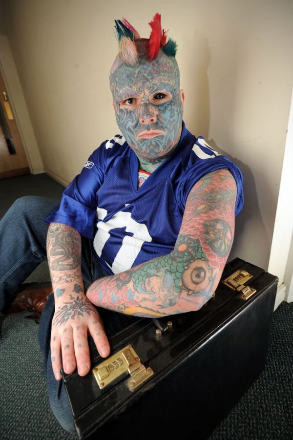 Тело британца Мэттью Уилена на 80 процентов покрыто татуировками (14 фото + видео)