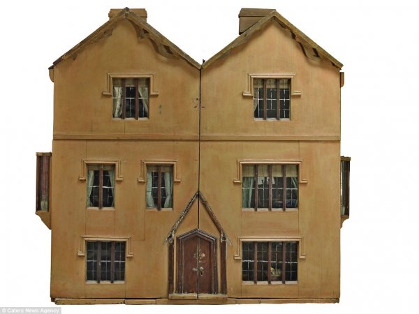 Удивительный кукольный домик 19-го века продаётся с аукциона за 10.000 фунтов стерлингов (8 фото)