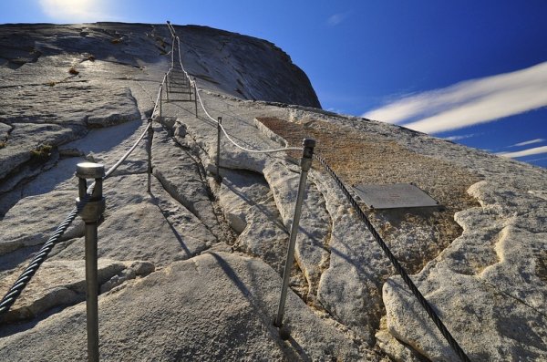 Хаф-Доум - гранитный монолит в национальном парке Йосемити (15 фото)