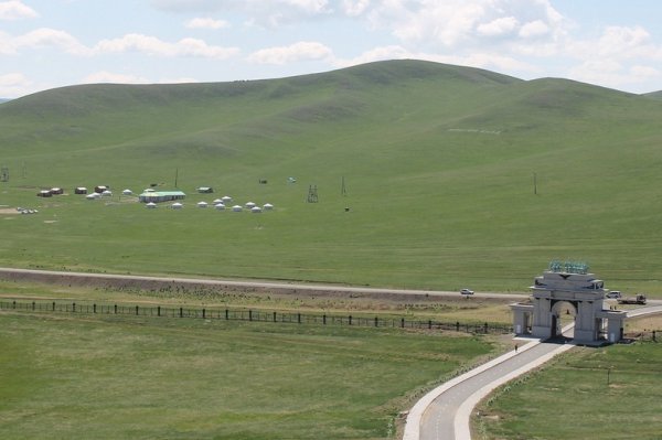 Огромная статуя Чингисхана в Монголии (9 фото)