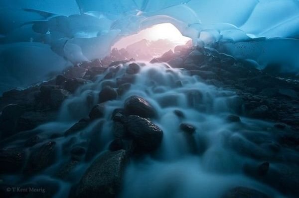 Завораживающая красота ледниковых пещер Менделхолла (9 фото)