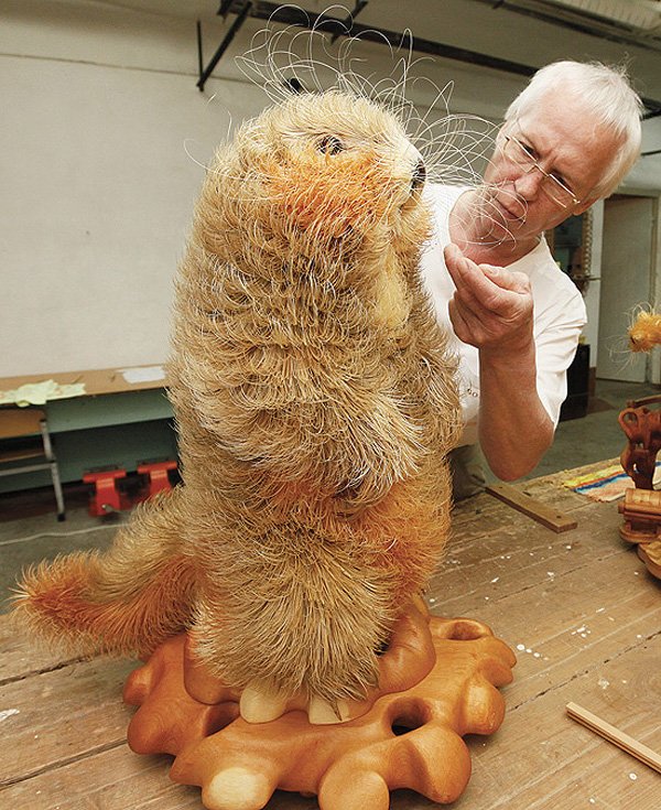 Впечатляющие скульптуры животных из деревянной стружки, созданные Сергеем Бобковым (16 фото)