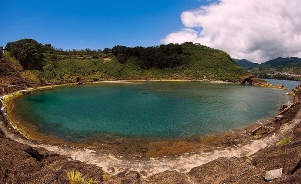 Озеро-лагуна острова Вила-Франка-ду-Кампу (11 фото)