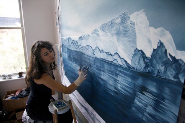 Художница использует свои пальцы для создания потрясающе реалистичных изображений айсбергов (9 фото)
