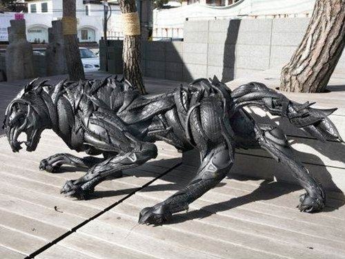 Невероятные скульптуры из автопрокрышек (25 фото)