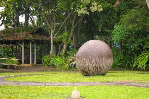Загадка каменных шаров Коста-Рики (13 фото)