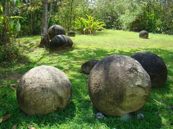 Загадка каменных шаров Коста-Рики (13 фото)