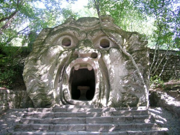 Сад чудовищ итальянского архитектора Пирро Лигорио (23 фото)