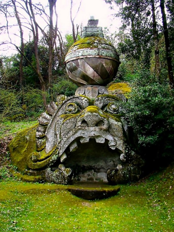 Сад чудовищ итальянского архитектора Пирро Лигорио (23 фото)