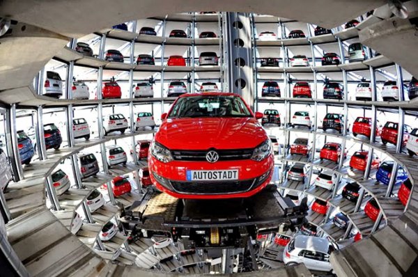 Автоматизированные паркинги Volkswagen в Вольфсбурге (8 фото + видео)