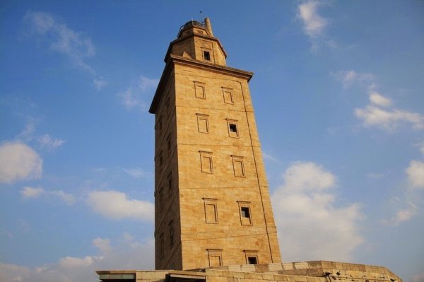 Башня Геркулеса: действующий маяк, построенный во 2-ом веке (3 фото)