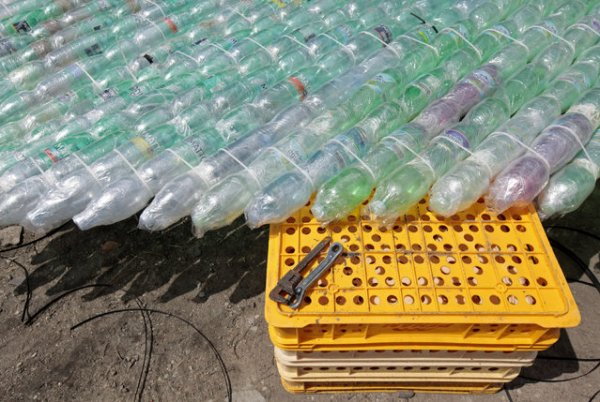 Лодка из пластиковых бутылок (18 фото)