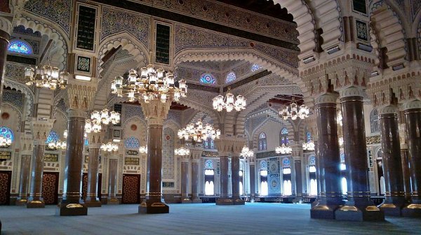 Чудеса исламской архитектуры: завораживающие потолки мечетей со всего мира (58 фото)