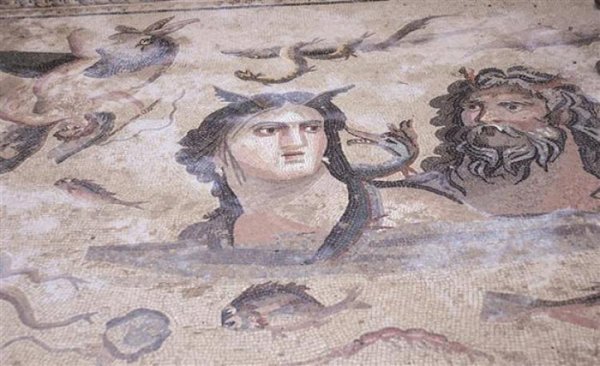2000-летняя мозаика обнаружена в Турции (14 фото)