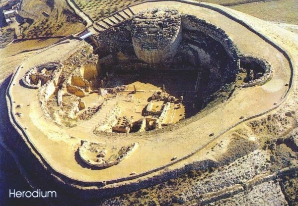 Иродион: Дворец и гробница царя Ирода (10 фото)
