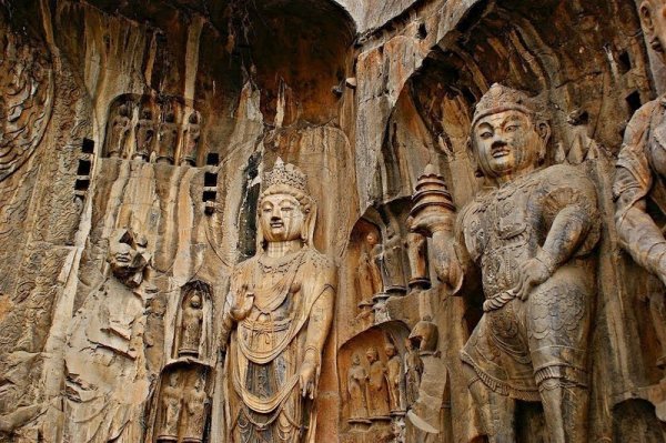 Пещерные храмы Лунмэнь (10 фото)