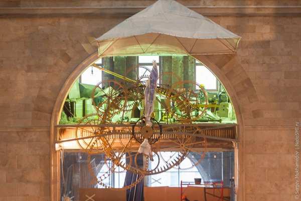 Центральный Детский Магазин на Лубянке украсили одни из крупнейших механических часов в мире (21 фото)