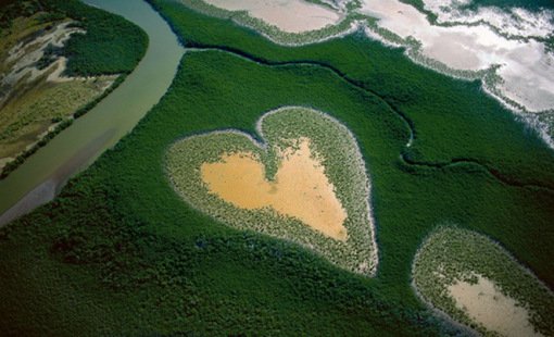 Топ-10: Удивительные озера в форме сердца