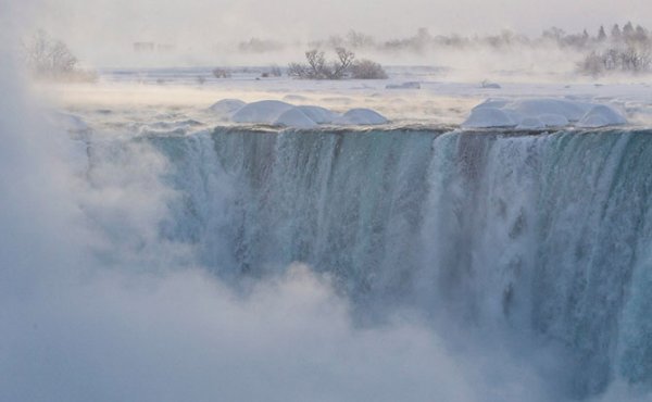 Замёрзший Ниагарский водопад (13 фото + видео)