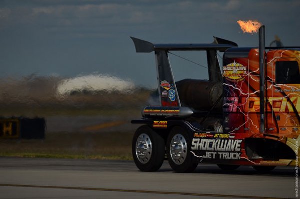 Самый скоростной в мире грузовик – ShockWave Flash Fire (10 фото)