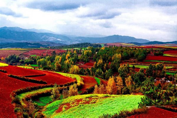 Разноцветные холмы Дончуаня (25 фото)