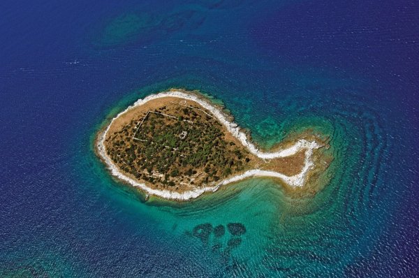 Острова необычной формы (12 фото)