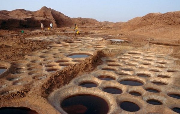 Добыча соли в пустыне Сахара (11 фото)