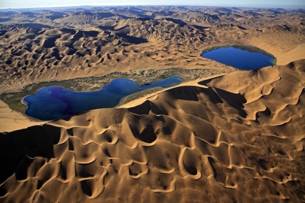 Таинственные озёра пустыни Бадын-Джахан (11 фото)