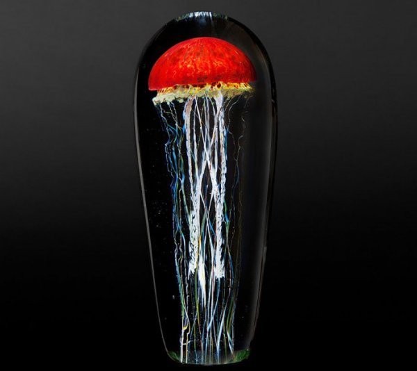 Реалистичные стеклянные вазы Ричарда Сатавы (16 фото)