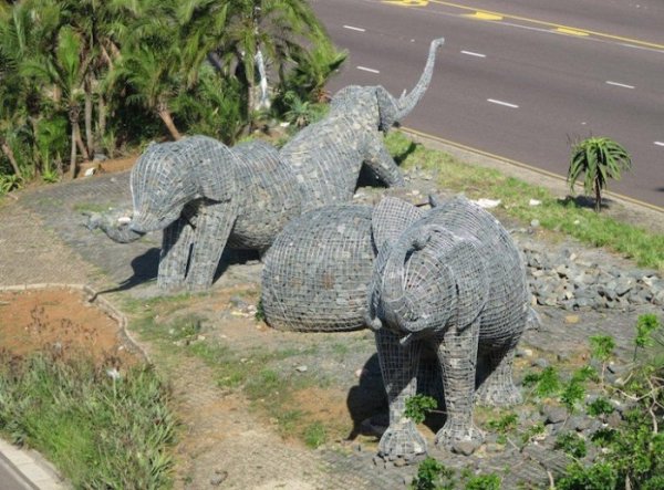 Каменные слоны Андриса Боты (8 фото)