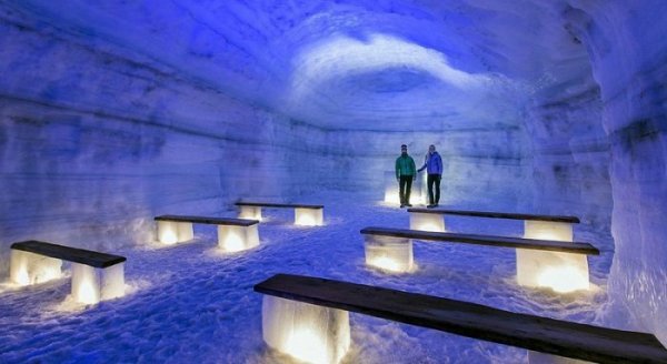 Крупнейший в мире ледяной тоннель, построенный человеком, открылся в Исландии (10 фото)