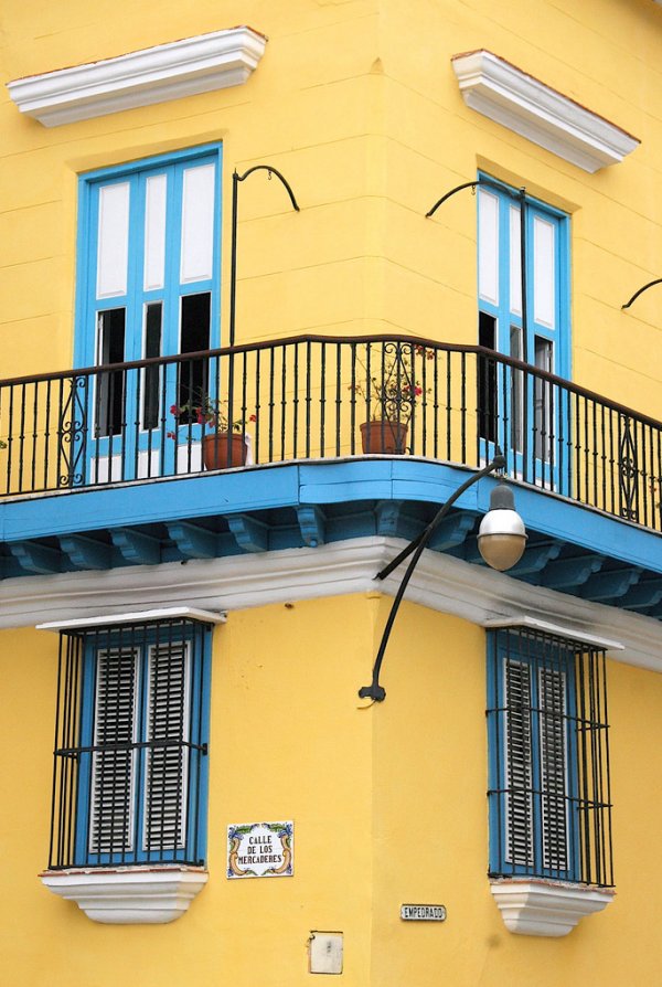 Городские балконы, которые притягивают взгляд (26 фото)