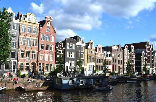 Амстердам - город, в который мечтает попасть каждый