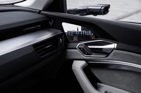 Audi презентовала машину без зеркал